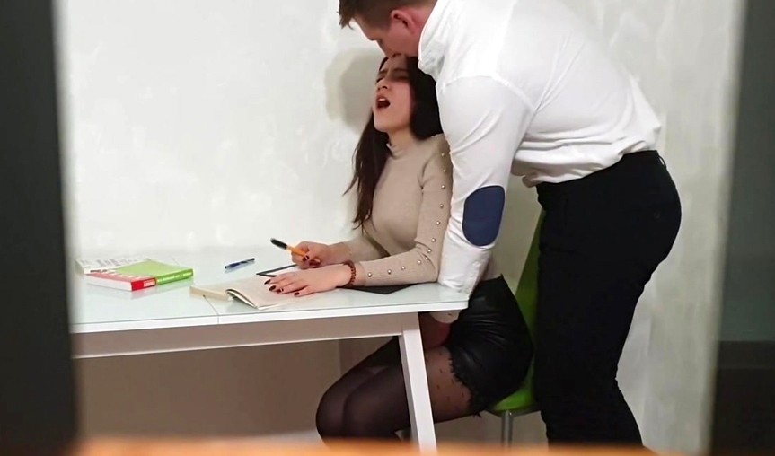 Порно Со Студенткой На Столе